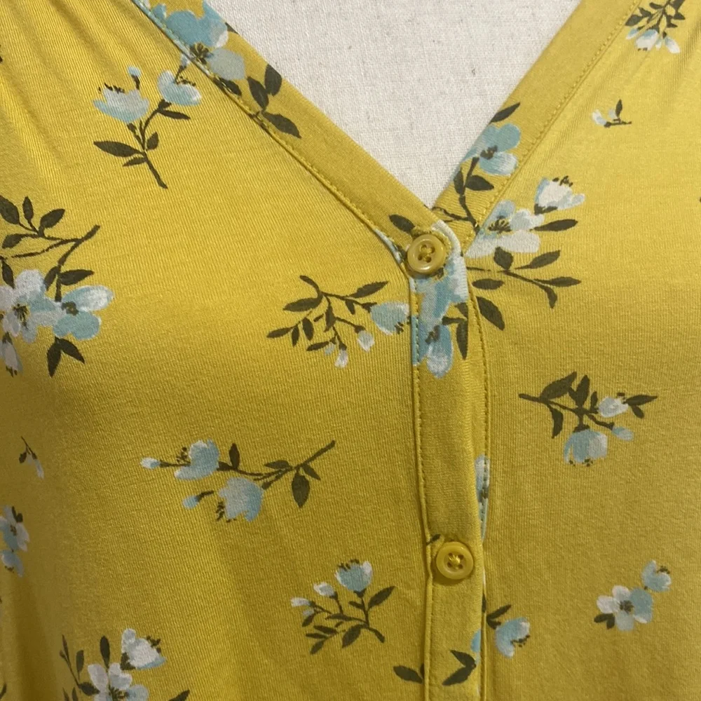 OLD NAVY FLORAL TOP - Picture 2 of 7